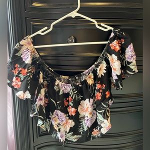 Iris off the shoulder floral top. Black. Size small.